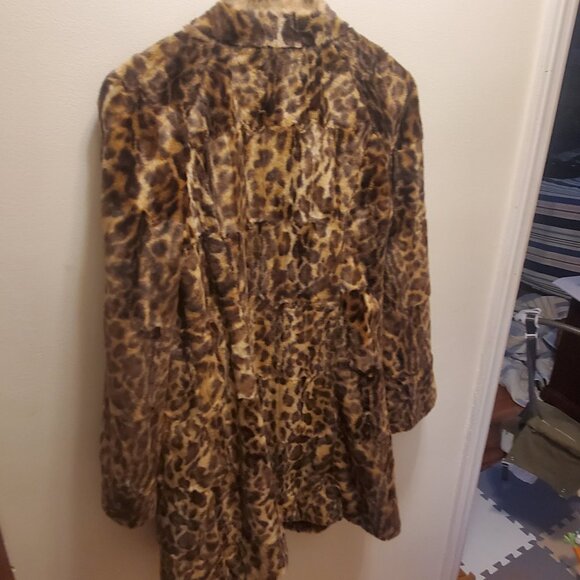 Vintage 2010s Trina Turk Faux Leopard Coat - Picture 4 of 5